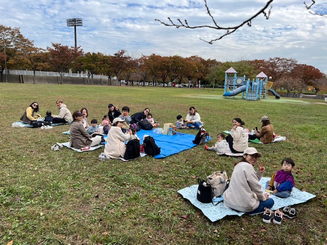 どんぐり拾い遠足に行きました！！